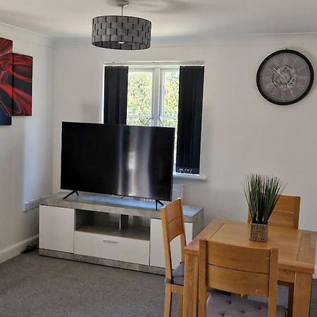 Greenhithe Cosy Apartment, Netflix And Sport Channels Екстериор снимка