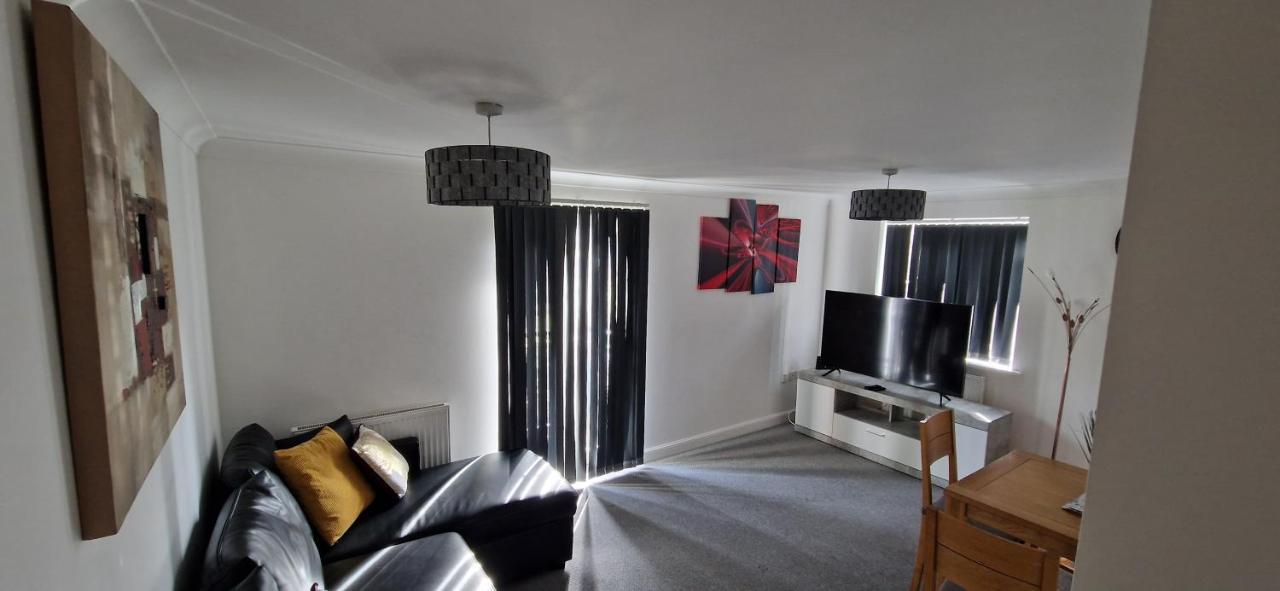 Greenhithe Cosy Apartment, Netflix And Sport Channels Екстериор снимка
