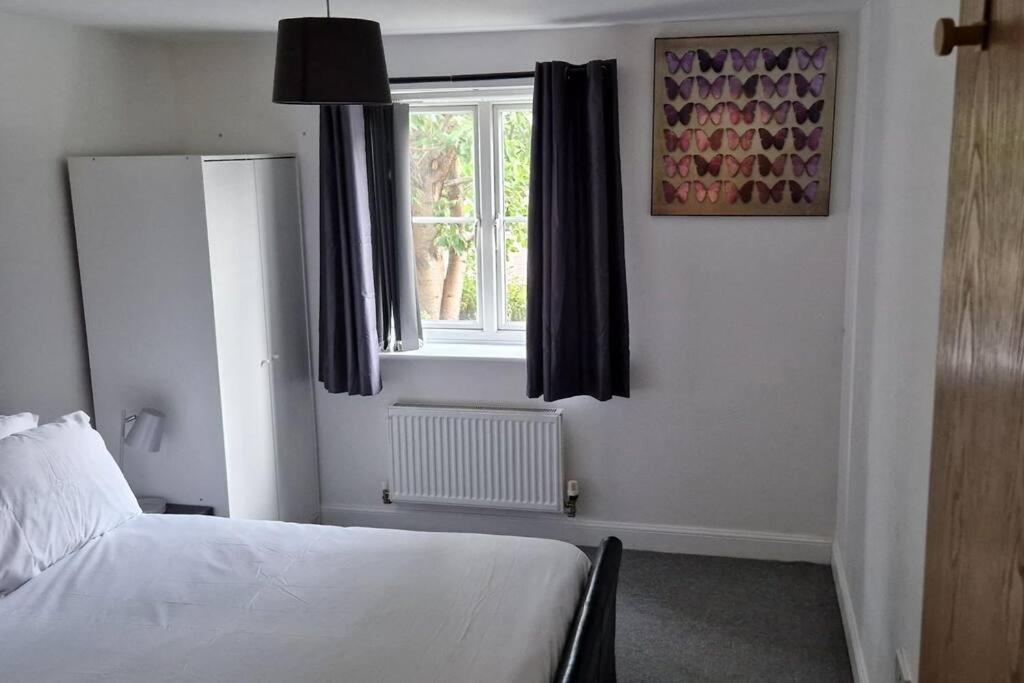 Greenhithe Cosy Apartment, Netflix And Sport Channels Екстериор снимка
